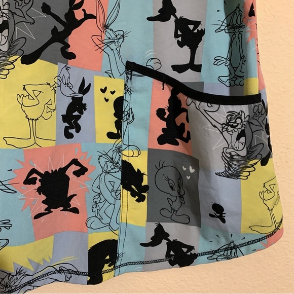 Looney Tunes V-neck Scrub Top Women's Size L Nurse Doctor Healthcare - Picture 4 of 8